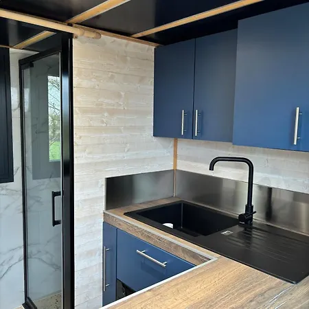 Tiny House Au Coeur D'une Petite Cite De Caractere A Luxusní stan Saulges