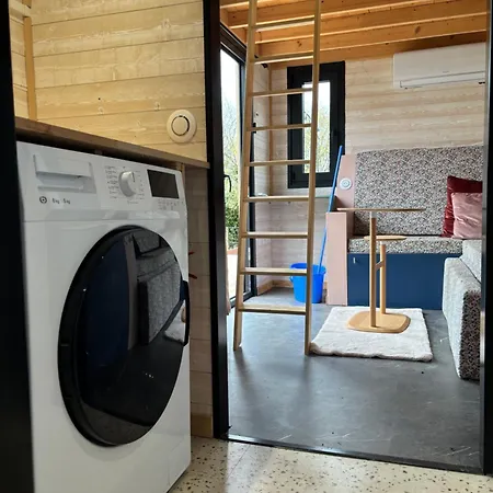 Tiny House Au Coeur D'une Petite Cite De Caractere A Saulges