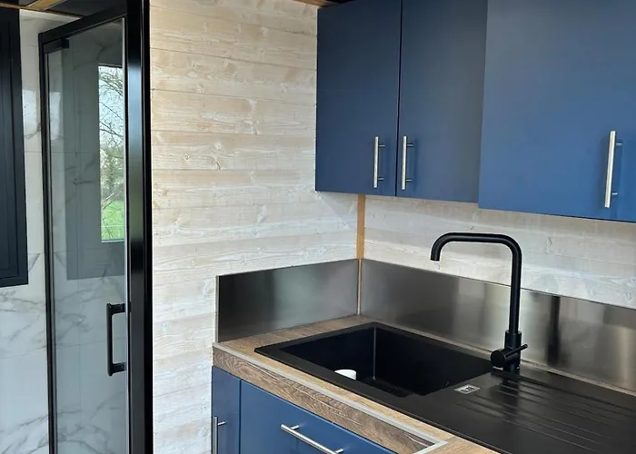 Tiny House Au Coeur D'une Petite Cité De Caractère à Chalé Saulges